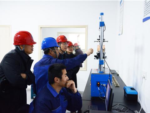 扬中市委常委孙健一行来永利集团官网旅行“柴继涛劳模立异事情室”